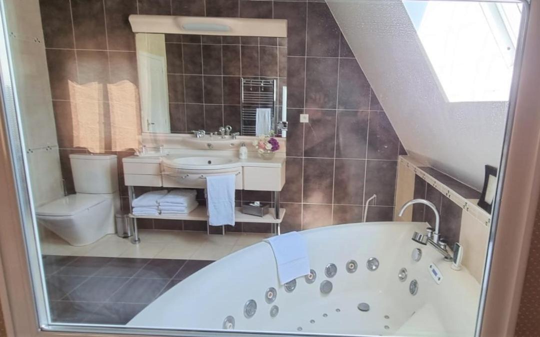 Pont-Évêque Le Vieux Pressoir B&B 외부 사진